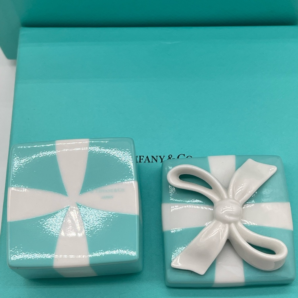 Tiffany & Co. Blue Ceramic Bow Gift Box - Picture 3 of 5